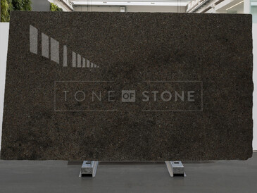 Žulová deska přírodního kamene Labrador Antique (Lundhs Antique) v hnědé barvě a s lesklou povrchovou úpravou