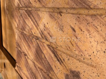 Kamenn&aacute; pracovn&iacute; deska z kvarcitu Las Vegas Rock - vyfr&eacute;zovan&aacute; odkapov&aacute; plocha s odkapov&yacute;mi dr&aacute;žkami