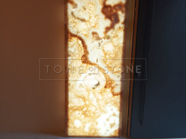 Prosvícený onyx (Onyx Miele) - designový obklad stěny z přírodního kamene Prosvícený onyx (Onyx Miele) - designový obklad stěny z přírodního kamene
