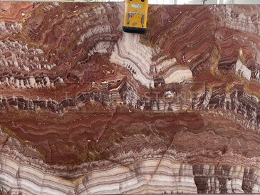 Kamenn&aacute; deska onyxu Onice Rosso