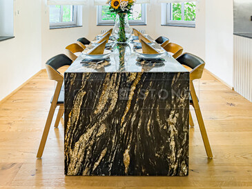 Jídelní stůl na zakázku, přírodní kámen - exkluzivní brazilská žula MAGMA BLACK, spoje jednotlivých desek jsou lepené pod úhlem 45°, kamenictví TONE OF STONE.