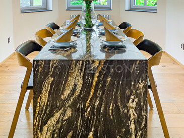 Exkluzivní jídelní stůl, práce na zakázku, přírodní kámen - exkluzivní brazilská žula MAGMA BLACK, spoje jednotlivých desek jsou lepené pod úhlem 45°, kamenictví TONE OF STONE.