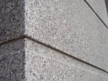 Kamenické stavební práce, kamenictví TONE OF STONE - detail fasády budovy z přírodního kamene 