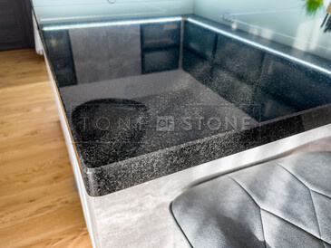 Kamenná kuchyňská pracovní deska, černá žula PREMIUM BLACK, detail hrany