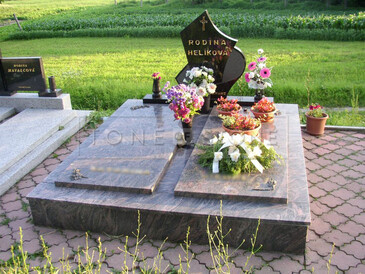 Kompletní služby v oblasti hřbitovní architektury, reference - výroba pomníku, zlacení písma, pískování, TONE OF STONE.  