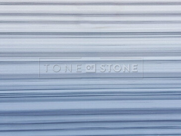 Mramor Striato Olimpo (též označován jako OLIMPICO), nádherný přírodní kámen s výraznou pravidelnou kresbou. Dominantní šedá barva s modrými tóny, země původu Turecko. Tento mramor je vhodný pro parapety, kuchyňské desky, dlažby, obklady, stolové desky, obklady krbů nebo výrobu dalších výrobků. Skladem v kamenictví TONE OF STONE.