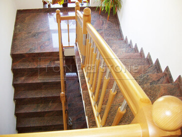 Obklad schodiště a podesty z přírodního kamene - žula Multicolor, kamenictví TONE OF STONE Obklad schodiště a podesty z přírodního kamene - žula Multicolor, kamenictví TONE OF STONE