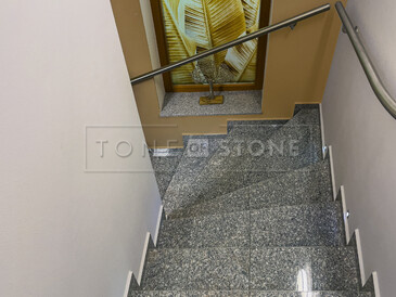 Oblad schodiště z přírodního kamene - leštěná žula Padang Crystal, zakázková výroba kamenictví TONE OF STONE  Oblad schodiště z přírodního kamene - leštěná žula Padang Crystal, zakázková výroba kamenictví TONE OF STONE