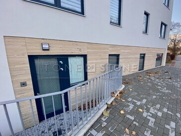 Obložení fasády přírodním kamenem - travertin, zakázková výroba TONE OF STONE