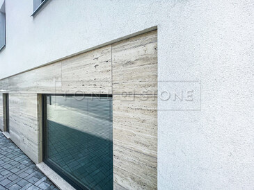 Obložení fasády přírodním kamenem - travertin, zakázková výroba TONE OF STONE