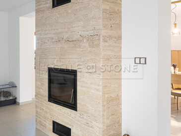 Krbová špaleta - přírodní kámen Travertino Romano Classico.  Zakázková výroba kamenictví TONE OF STONE.