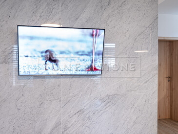 Obložení stěny v interiéru přírodním kamenem - luxusní mramor Bianco Carrara, kamenictví Tone Of Stone, zakázka na míruzakázka na míru Obložení stěny v interiéru přírodním kamenem - luxusní mramor Bianco Carrara, kamenictví Tone Of Stone, zakázka na míruzakázka na míru