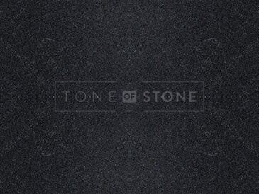 Pro žulu FOGGY BLACK je charakteristická dominantní černá barva s šedým zbarvením, kamenictví TONE OF STONE 