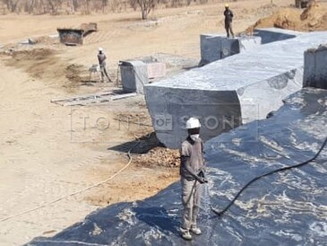 Těžba exotického kvarcitu AFRICAN FUSION, země původu Namibie. Zakázkové kamenictví TONE OF STONE 