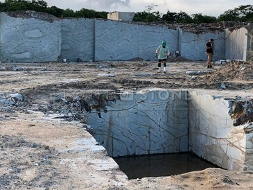 Těžba kvarcitu BLUE ROMA, původem z Brazílie, zakázkové kamenictví TONE OF STONE
