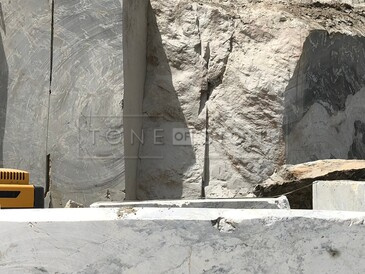 Těžba přírodního kamene, žula COSMIC BLACK z Brazílie, kamenictví TONE OF STONE Těžba přírodního kamene, žula COSMIC BLACK z Brazílie, kamenictví TONE OF STONE