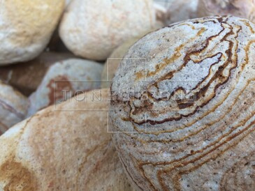 Velké valouny béžovohnědé, žíhané Velké valouny béžovohnědé, žíhané