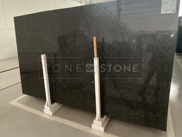 Velkoformátová deska, přírodní kámen žula FOGGY BLACK, kamenictví TONE OF STONE 