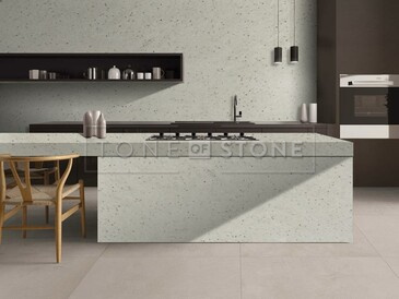 Velkoformátová deska z exotické bílé žuly PERFECT WHITE, země původu Brazílie. Elegantní design a velmi široké možnosti použití. Zakázková výroba, kamenictví TONE OF STONE 