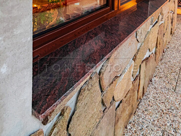 Venkovní parapet z přírodního kamene - žula, detail hrany, kamenictví TONE OF STONE