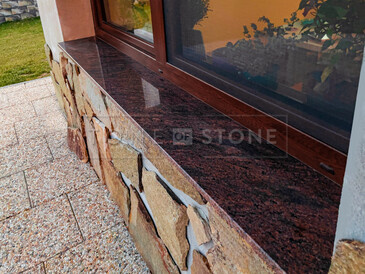 Venkovní parapet z přírodního kamene - žula, kamenictví TONE OF STONE