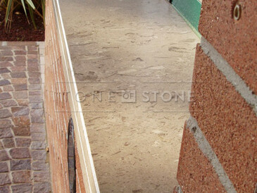 Vnější parapet z přírodního kamene - leštěný mramor, kamenictví TONE OF STONE