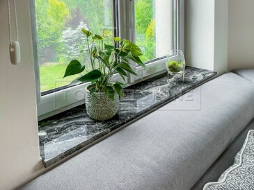 Vnitřní parapet z přírodního kamene - exkluzivní mramor ARABESCATO GRIGIO, zakázka na míru, kamenictví TONE OF STONE  