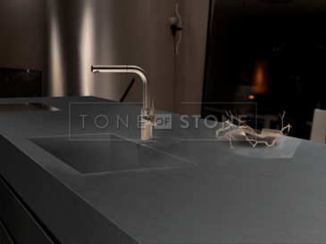 Žula CARBON GREY - přírodní kámen s elegantní pravidelnou kresbou a decentním šedým zbarvením, země původu Brazílie. Mezi zákazníky je značně oblíben nejen díky svému exkluzivnímu vzhledu, ale také díky širokým možnostem použití. Tato žula je vhodná pro výrobu parapetů, obkladů, dlažeb, kuchyňských a koupelnových desek, pro výrobu luxusních stolů a dalších exkluzivních předmětů. Skladem v kamenictví TONE OF STONE. Žula CARBON GREY - přírodní kámen s elegantní pravidelnou kresbou a decentním šedým zbarvením, země původu Brazílie. Mezi zákazníky je značně oblíben nejen díky svému exkluzivnímu vzhledu, ale také díky širokým možnostem použití. Tato žula je vhodná pro výrobu parapetů, obkladů, dlažeb, kuchyňských a koupelnových desek, pro výrobu luxusních stolů a dalších exkluzivních předmětů. Skladem v kamenictví TONE OF STONE.