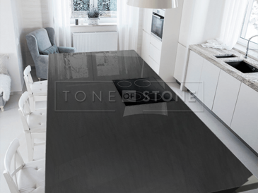 Žula CARBON GREY - přírodní kámen s elegantní pravidelnou kresbou a decentním šedým zbarvením, země původu Brazílie. Mezi zákazníky je značně oblíben nejen díky svému exkluzivnímu vzhledu, ale také díky širokým možnostem použití. Tato žula je vhodná pro výrobu parapetů, obkladů, dlažeb, kuchyňských a koupelnových desek, pro výrobu luxusních stolů a dalších exkluzivních předmětů. Skladem v kamenictví TONE OF STONE. Žula CARBON GREY - přírodní kámen s elegantní pravidelnou kresbou a decentním šedým zbarvením, země původu Brazílie. Mezi zákazníky je značně oblíben nejen díky svému exkluzivnímu vzhledu, ale také díky širokým možnostem použití. Tato žula je vhodná pro výrobu parapetů, obkladů, dlažeb, kuchyňských a koupelnových desek, pro výrobu luxusních stolů a dalších exkluzivních předmětů. Skladem v kamenictví TONE OF STONE.