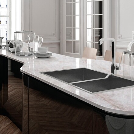 Kamenná kuchyňská deska z béžového kvarcitu Perla Venata Kamenná kuchyňská deska z béžového kvarcitu Perla Venata