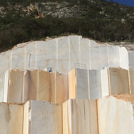 Těžba přírodního kamene Perla Venata Těžba přírodního kamene Perla Venata