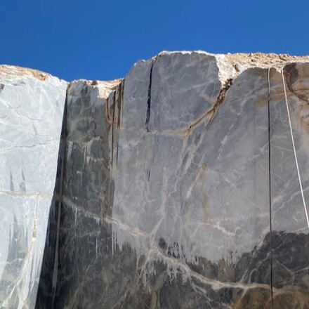 Těžba přírodního kamene Quartzite Celeste Těžba přírodního kamene Quartzite Celeste