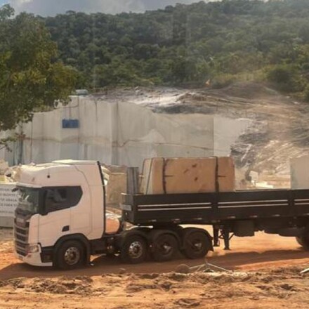 Těžba žuly Perfect White. Zakázkové kamenictví TONE OF STONE. Těžba žuly Perfect White. Zakázkové kamenictví TONE OF STONE.