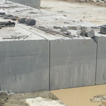 Těžba přírodního kamene, kvarcit ATLANTIC LAVASTONE, zakázkové kamenictví TONE OF STONE