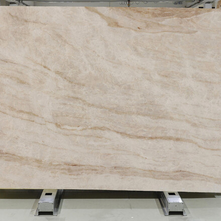 Kamenná deska kvarcitu Perla Venata v krémové (béžové) barvě