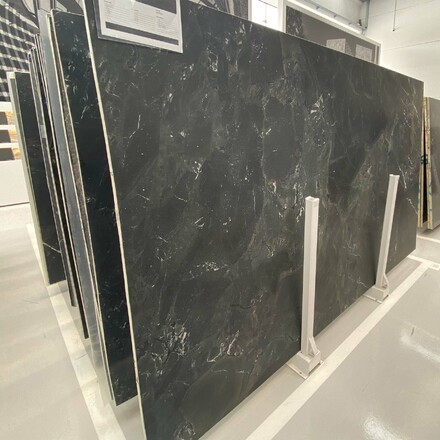 Kvarcitová kamenná deska černého přírodního kamene Infinity