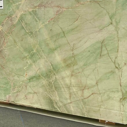 Velkoformátová deska - kvarcit JADORE, zakázkové kamenictví TONE OF STONE Velkoformátová deska - kvarcit JADORE, zakázkové kamenictví TONE OF STONE