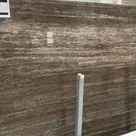 Kamenná deska travertinu Travertino Titanium - přírodní kámen v zemitých tónech hnědé a šedé