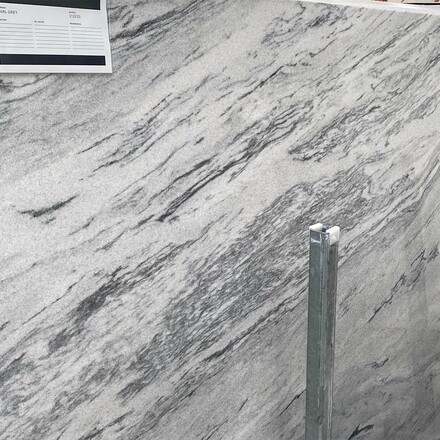 Kamenná deska žuly Pearl Grey v šedé barvě s bílým žilkováním