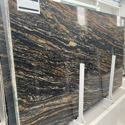 Deska přírodního kamene Magma Black. Zakázkové kamenictví TONE OF STONE. Deska přírodního kamene Magma Black. Zakázkové kamenictví TONE OF STONE.