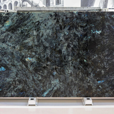 Velkoformátová deska z přírodního kamene, žula LABRADORITE LEMURIAN BLUE
Velkoformátová deska z přírodního kamene, žula LABRADORITE LEMURIAN BLUE