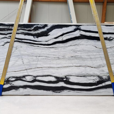 Přírodní mramor Panda White. Zakázkové kamenictví TONE OF STONE.