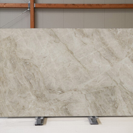 Kamenn&aacute; deska kvarcitu Taj Mahal v b&eacute;žov&eacute; barvě