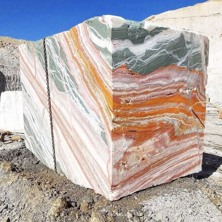 Onyx Van Gogh - velkoformátová deska přírodního kamene, vhodná pro podsvícení. Zakázkové kamenictví TONE OF STONE.