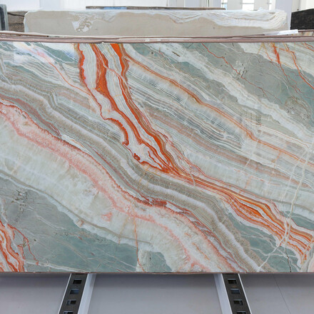 Onyx Van Gogh - velkoformátová deska přírodního kamene, vhodná pro podsvícení. Zakázkové kamenictví TONE OF STONE.