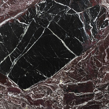 Detail kresby elegantn&iacute;ho mramoru Rosso Levanto. Hlavn&iacute; barvou tohoto mramoru je sytě červen&aacute; doplněn&aacute; o tmav&eacute; t&oacute;ny a jemn&eacute; b&iacute;l&eacute; žilkov&aacute;n&iacute;. Zak&aacute;zkov&eacute; kamenictv&iacute; TONE OF STONE.