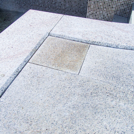 Archivn&iacute; fotografie - OBKLAD BAZ&Eacute;NU PŘ&Iacute;RODN&Iacute;M KAMENEM. Zak&aacute;zkov&eacute; kamenictv&iacute; TONE OF STONE.