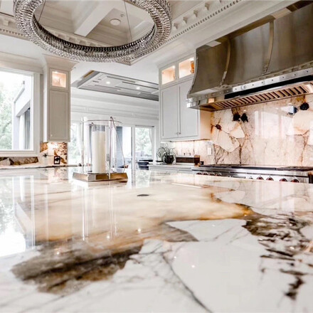 Kamenn&aacute; kuchyňsk&aacute; deska z kvarcitu Patagonia Pink