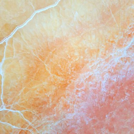 Typické oranžovo růžové zbarvení přírodního kamene Onice Gioiello Typické oranžovo růžové zbarvení přírodního kamene Onice Gioiello