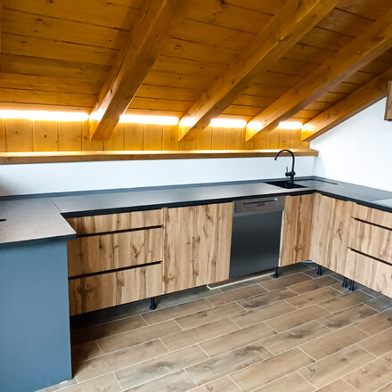 Čern&aacute; kuchyňsk&aacute; deska z kamene Nero Assoluto Zimbabwe 